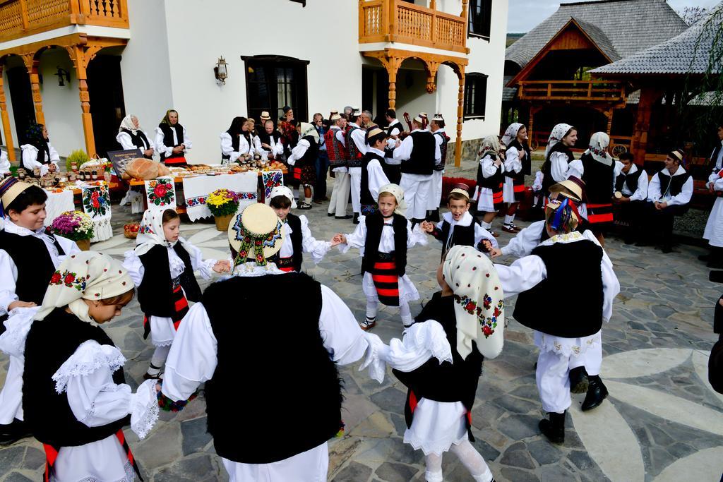 Отель Glodeanca Экстерьер фото